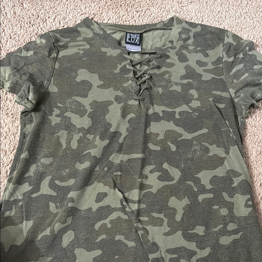 Camo Lace-Up T-Shirt 🤍💚 5/$25